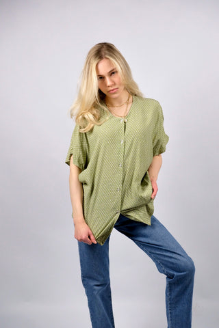 pistaziengrüne 80s/90s Viskose Bluse mit süßem Print – wir empfehlen die Bluse einer L