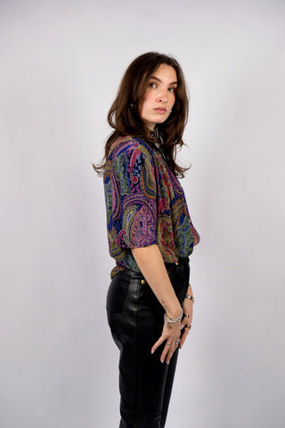 80s/90s Bluse made in Italy aus reiner Viskose mit buntem Paisleymuster – entspricht ca. einer heutigen M/L, kann aber auch oversized von kleineren Größen getragen werden (bitte Maße beachten)