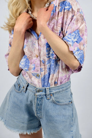 80s/90s Bluse aus reiner Viskose mit floralem Print in tollen Farben (Flieder/Altrosa, Blau/Hellblau, Beige/Braun und Weiß) – tragbar von einer M bis L