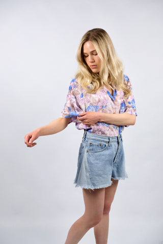 80s/90s Bluse aus reiner Viskose mit floralem Print in tollen Farben (Flieder/Altrosa, Blau/Hellblau, Beige/Braun und Weiß) – tragbar von einer M bis L