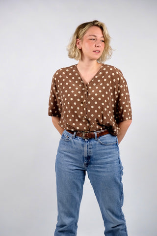 braune 80s/90s Bluse aus reiner Seide mit tollem Polka Dots Print in Creme – entspricht ca. einer heutigen XL bis XXL – ein absolutes Highlight