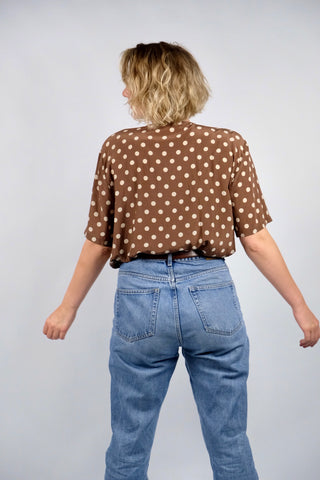 braune 80s/90s Bluse aus reiner Seide mit tollem Polka Dots Print in Creme – entspricht ca. einer heutigen XL bis XXL – ein absolutes Highlight