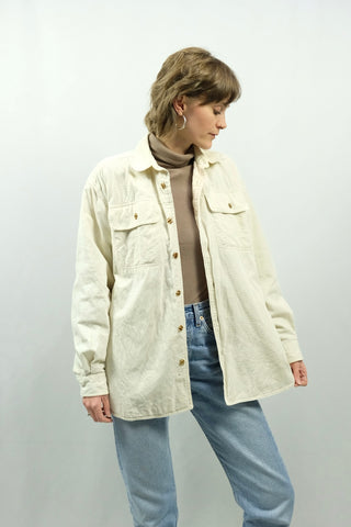 Wattierte 90s Cord Hemdjacke von der Marke NAF NAF in Creme – unisex tragbar, Herren S – für Damen empfehlen wir die Hemdjacke einer S oder kleinen M