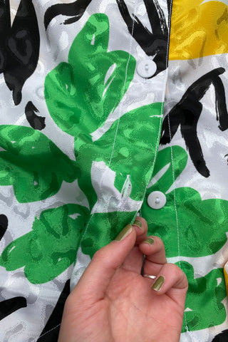 80s Bluse in tollem Schnitt mit Crazy Pattern Print in Weiß, Schwarz, Gelb und Grün – made in Italy, Größe L und ein absolutes Highlight