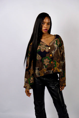 Hochwertige 80s Bluse aus West Germany – von uns gecropped – mit Boho Paisley Print in Anthrazit, Beige, Braun, Grün, Senf, Rot und Blaugrau – wir empfehlen die Bluse einer heutigen XXL bis 3XL (44/46) – ein Unikat und absolutes Highlight