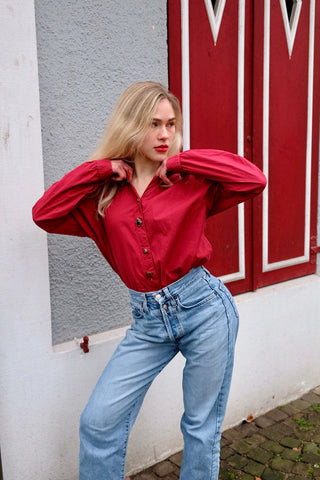 Rote 90s Hemdbluse aus reiner Baumwolle mit tollen Knöpfen – tragbar von einer XS bis M und ein absolutes Highlight