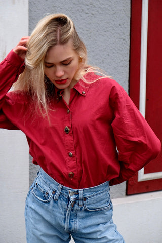 Rote 90s Hemdbluse aus reiner Baumwolle mit tollen Knöpfen – tragbar von einer XS bis M und ein absolutes Highlight