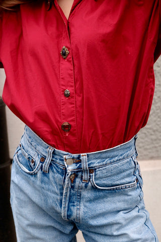 Rote 90s Hemdbluse aus reiner Baumwolle mit tollen Knöpfen – tragbar von einer XS bis M und ein absolutes Highlight