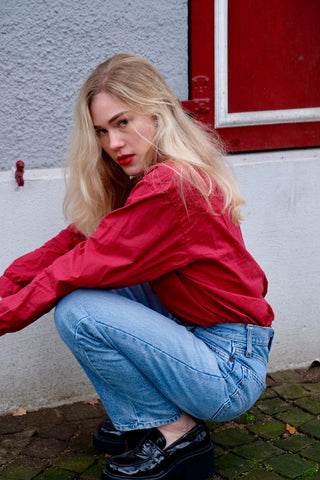 Rote 90s Hemdbluse aus reiner Baumwolle mit tollen Knöpfen – tragbar von einer XS bis M und ein absolutes Highlight