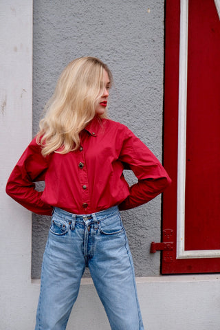 Rote 90s Hemdbluse aus reiner Baumwolle mit tollen Knöpfen – tragbar von einer XS bis M und ein absolutes Highlight