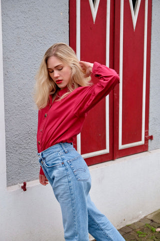 Rote 90s Hemdbluse aus reiner Baumwolle mit tollen Knöpfen – tragbar von einer XS bis M und ein absolutes Highlight