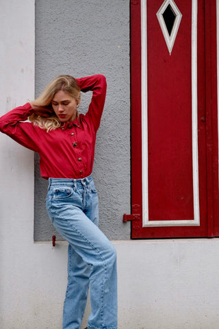 Rote 90s Hemdbluse aus reiner Baumwolle mit tollen Knöpfen – tragbar von einer XS bis M und ein absolutes Highlight