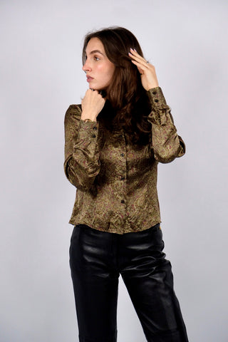 90s/00s Bluse von der belgischen Designermarke GIGUE aus reiner Seide mit tollem Boho Muster in Olivbraun/Graugrün, Olivgrün und Weinrot/Beere – wir empfehlen die Bluse einer heutigen XS – ein absolutes Highlight