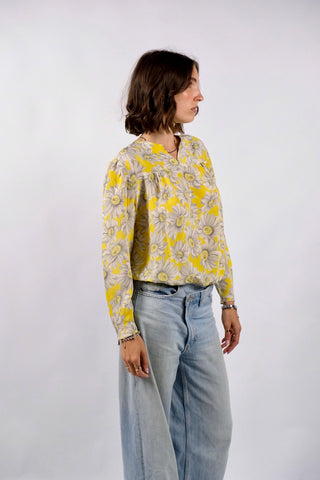 Traumhafte 80s Shirt-Bluse im Bomber-Schnitt mit floralem Print in Gelb und Grautönen – Größe S und ein absolutes Highlight