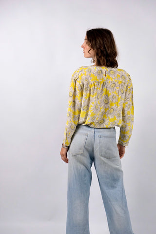 Traumhafte 80s Shirt-Bluse im Bomber-Schnitt mit floralem Print in Gelb und Grautönen – Größe S und ein absolutes Highlight