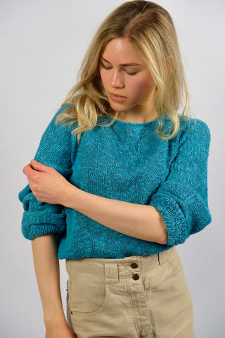 handmade 80s/90s Sommerpullover in Türkis, kürzerer und lockerer Schnitt mit ¾-Ärmeln – ideal für eine XS oder S je nach gewünschter Passform und ein absolutes Highlight