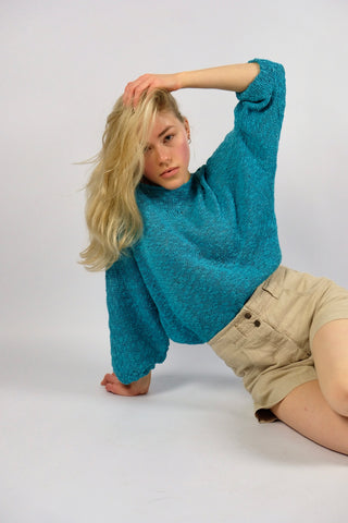 handmade 80s/90s Sommerpullover in Türkis, kürzerer und lockerer Schnitt mit ¾-Ärmeln – ideal für eine XS oder S je nach gewünschter Passform und ein absolutes Highlight