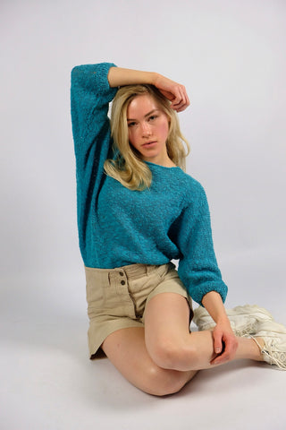 handmade 80s/90s Sommerpullover in Türkis, kürzerer und lockerer Schnitt mit ¾-Ärmeln – ideal für eine XS oder S je nach gewünschter Passform und ein absolutes Highlight