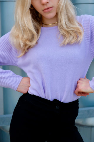 Weicher 90s/00s Basic Pullover in Flieder mit gerippten Raglan-Ärmeln – entspricht ca. einer S/M