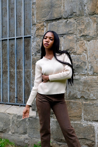 90s/00s Pullover aus reiner Baumwolle in Beige, mit V-Kragen und gerippter Struktur – tragbar von einer XS bis S je nach gewünschter Passform