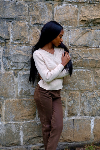 90s/00s Pullover aus reiner Baumwolle in Beige, mit V-Kragen und gerippter Struktur – tragbar von einer XS bis S je nach gewünschter Passform