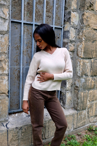 90s/00s Pullover aus reiner Baumwolle in Beige, mit V-Kragen und gerippter Struktur – tragbar von einer XS bis S je nach gewünschter Passform
