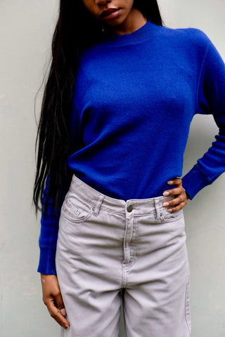 70s Angora Mix Feinstrickpullover in tollem Royalblau, klassischer Schnitt mit Stehkragen – entspricht ca. einer S – ein absolutes Highlight