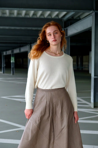 00s Basic Pullover aus Baumwollmischung in Cremeweiß mit Rundhalsausschnitt, entspricht ca. einer XL, eignet sich aber auch für oversized Looks an kleineren Größen (bitte Maße beachten)