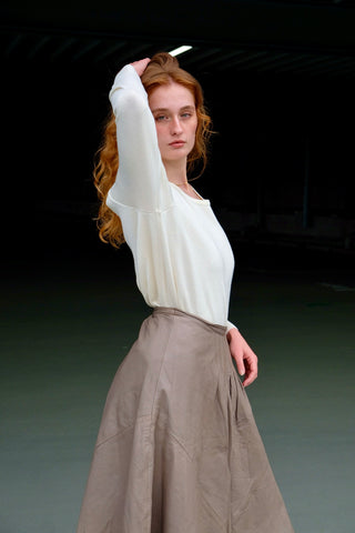 00s Basic Pullover aus Baumwollmischung in Cremeweiß mit Rundhalsausschnitt, entspricht ca. einer XL, eignet sich aber auch für oversized Looks an kleineren Größen (bitte Maße beachten)