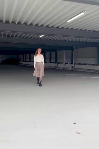 00s Basic Pullover aus Baumwollmischung in Cremeweiß mit Rundhalsausschnitt, entspricht ca. einer XL, eignet sich aber auch für oversized Looks an kleineren Größen (bitte Maße beachten)