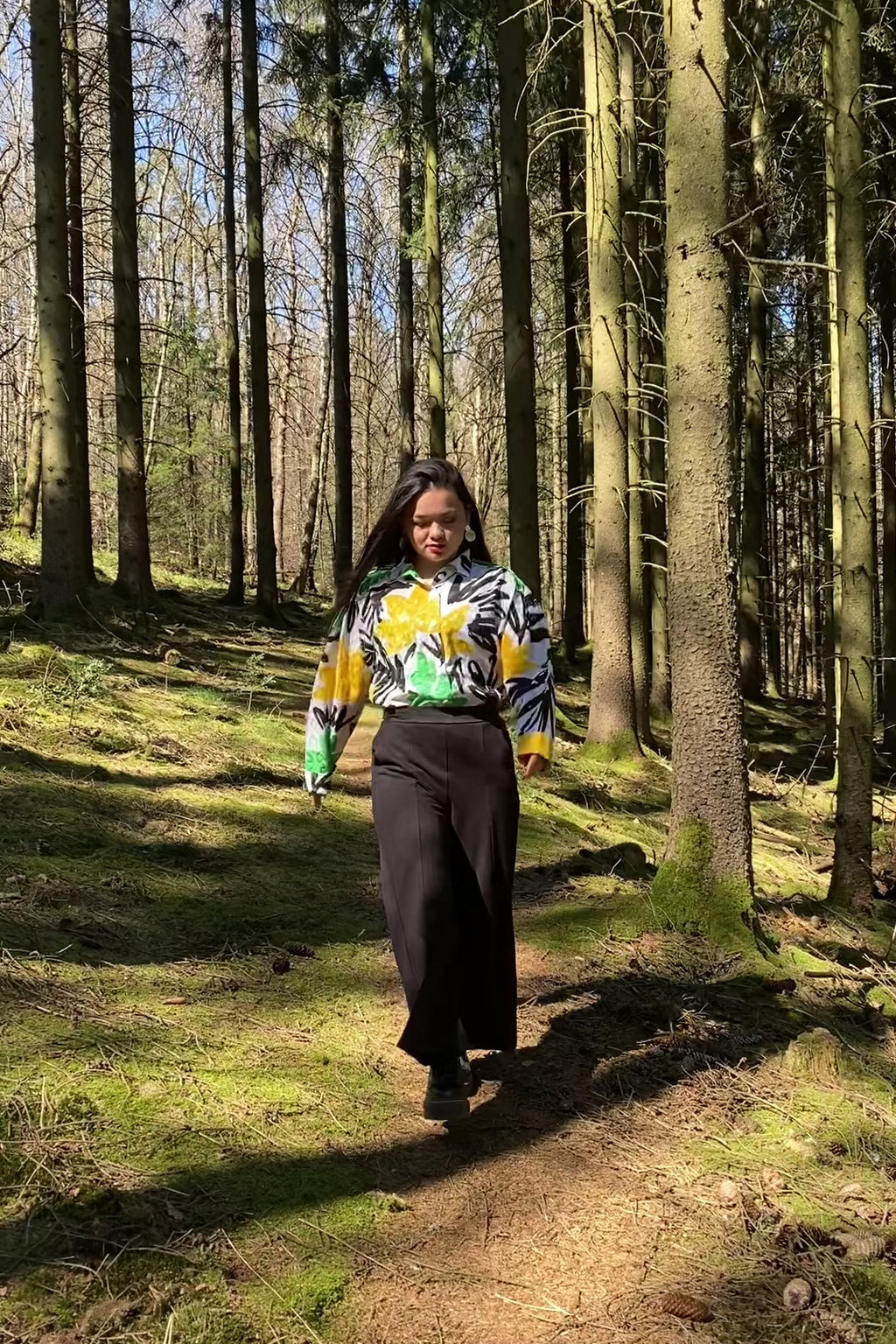 80s Bluse in tollem Schnitt mit Crazy Pattern Print in Weiß, Schwarz, Gelb und Grün – made in Italy, Größe L und ein absolutes Highlight